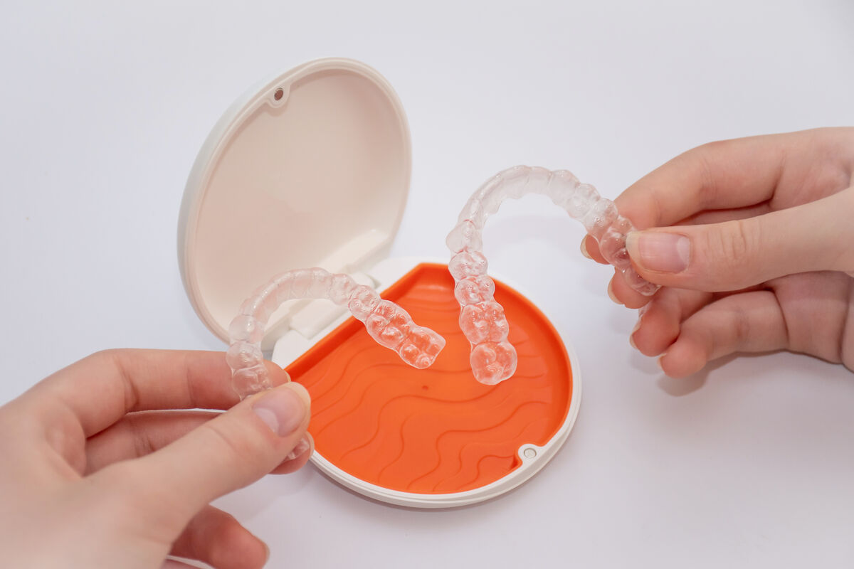 Invisalign Retainers in 2026: Vivera vs Essix vs Hawley Compared (NYC Guide)